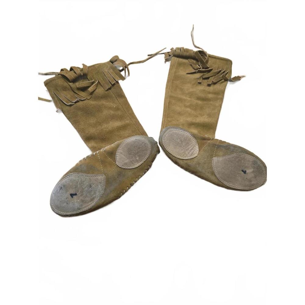 Vintage Brown Suede Moccasin Boots with Fringe and Lace-Up Detail - Picture 3 of 5